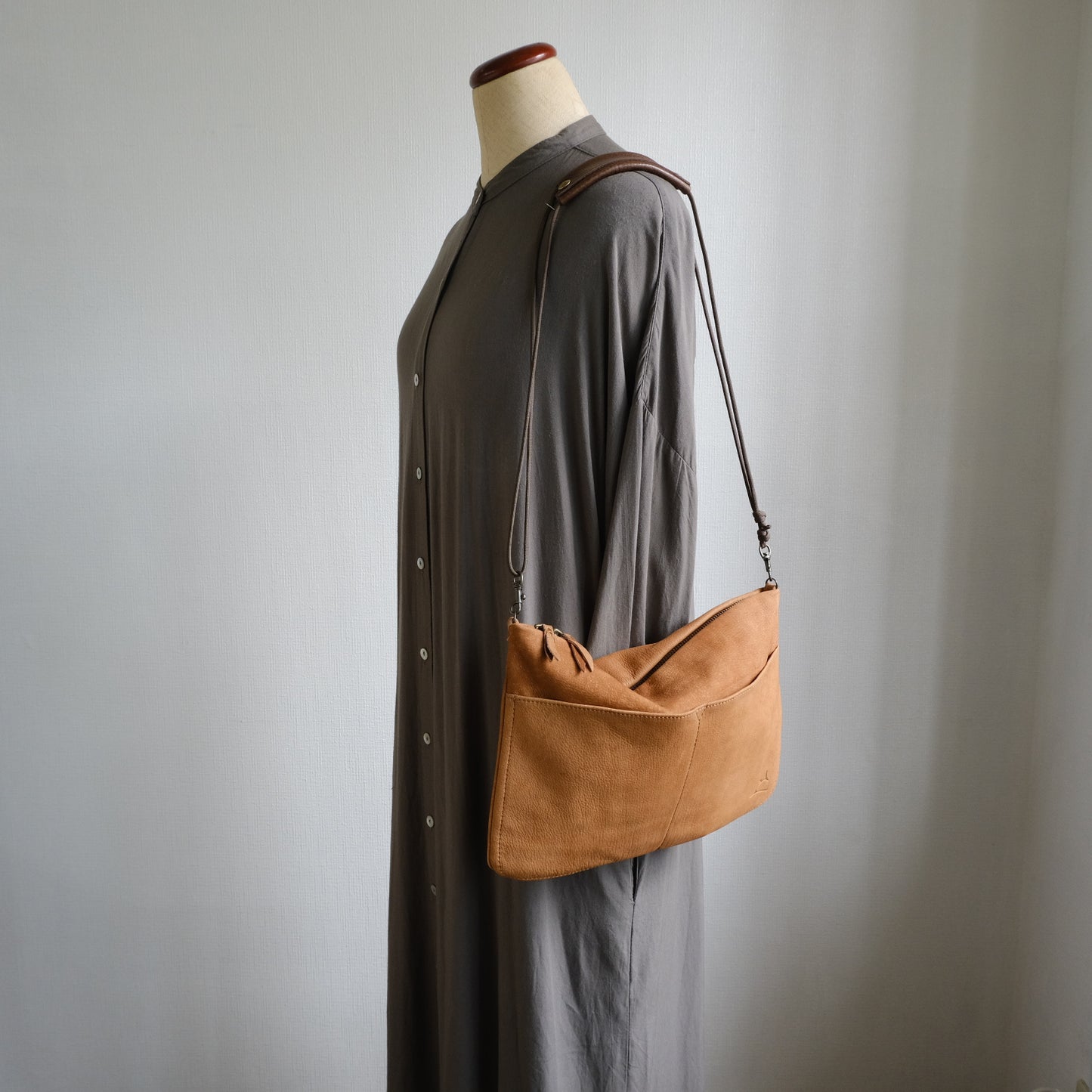 ENISICA ハンシカ・サコッシュ