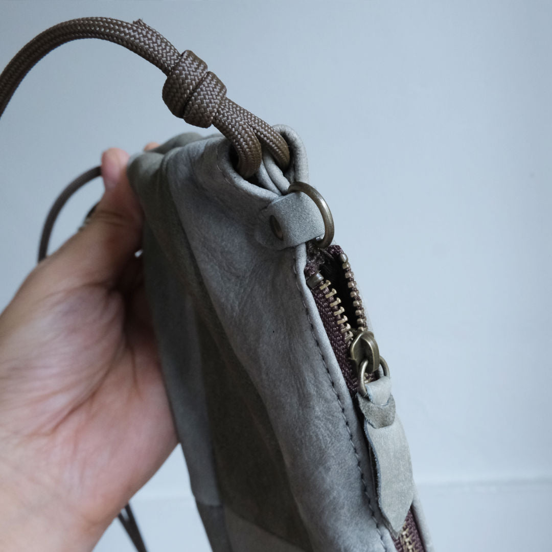 ENISICA 【国産ジビエ鹿革】ツギシカ・スマートフォンポシェット