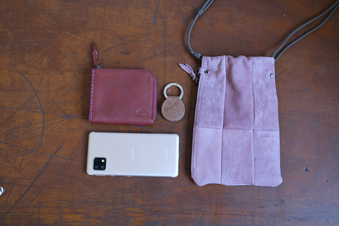 ENISICA 【国産ジビエ鹿革】ツギシカ・スマートフォンポシェット