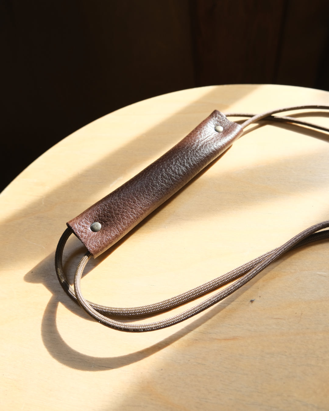 ENISICA ショルダーパラコードベルト（牛革肩パッド付き）