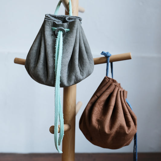 【2025/11/11(火) 11:15AM】国産ジビエ鹿革 丸巾着作りワークショップ ご予約 【初級】